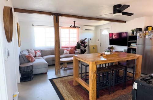 Landers Cabin | Cozy Cabin w/Hot Tub, Stargazing, Movie Theatre, Private & Secluded 2.5 Acres