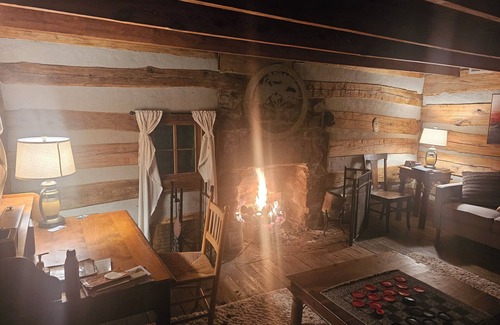 Peaks Cabin | Cozy Cabin w/Natural Beauty! 2-bedroom cabin in wonderful Bedford, VA.