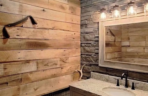 Texico Cabin | Cozy cabin with 1 bedroom and WiFi, AC in enjoyable Opdyke