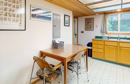 Alyeska Cabin | Cozy cabin with Hot Tub in quiet location blocks from the resort & trails