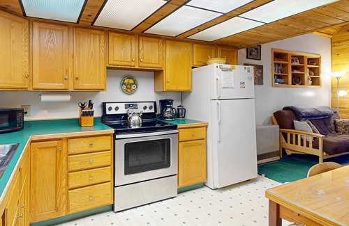 Alyeska Cabin | Cozy cabin with Hot Tub in quiet location blocks from the resort & trails