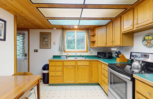 Alyeska Cabin | Cozy cabin with Hot Tub in quiet location blocks from the resort & trails