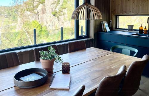 Lund House | Cozy Cabin With View Over Åvedalsvannet