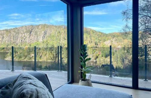 Lund House | Cozy Cabin With View Over Åvedalsvannet