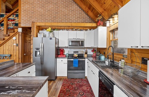 Hill City House | Cozy Cabin with Views