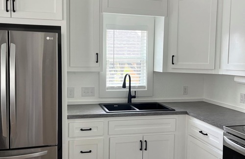 Brazoria Cabin | Cozy cabin with WiFi and AC in brilliant Brazoria