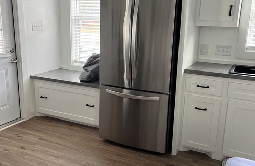 Brazoria Cabin | Cozy cabin with WiFi and AC in brilliant Brazoria