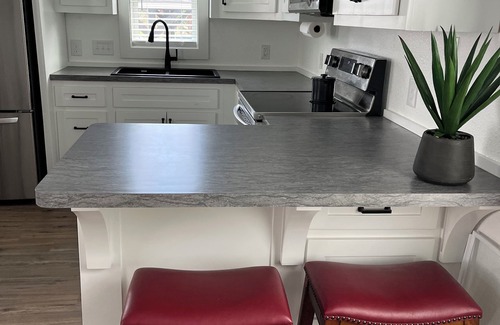 Brazoria Cabin | Cozy cabin with WiFi and AC in brilliant Brazoria