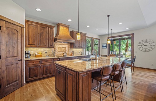 Sunriver Cabin | Cozy Caldera Cabin with Hot Tub, Lake Views & Pet Friendly