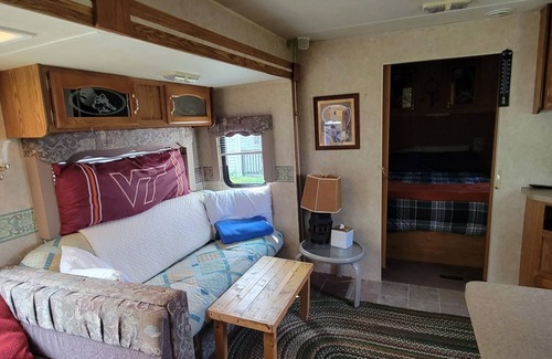 Christiansburg Cabin | Cozy Camper in Christiansburg