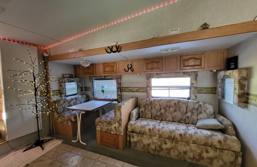 Citrus Springs House | Cozy Camper Under The Stars