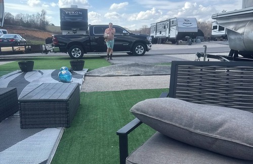 New Tazewell RV Rental | Cozy campground in lovely New Tazewell with WiFi, AC