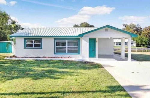 Inverness House | Cozy Canal home, w/Kayaks/Lake Henderson/Withlacoochee Bike Trail/Springs