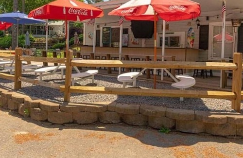 Sandwich Cabin | Cozy Cape Cod Cabin Pond, Pool & Pet-Friendly