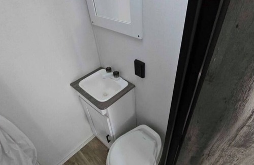 Palmer House | Cozy Caravan in amazing Palmer with AC, WiFi