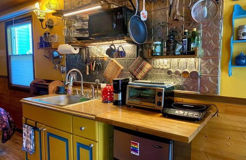 Mississippi District House | Cozy caravan in Mississippi area of Portland with WiFi, AC