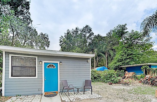 Old Seminole Heights Cottage | Cozy Casita | Fenced Yard with Grill & Firepit | Near Busch, USF & Downtown