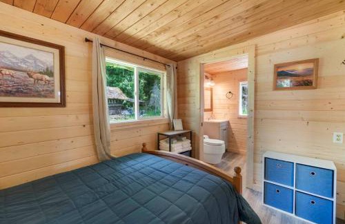 Ashford House | Cozy Cedar Cabin Steps Away From Mt. Rainier