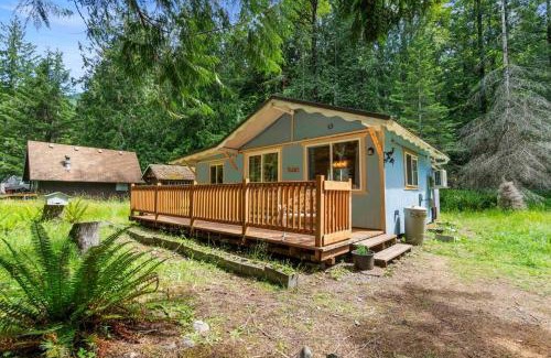 Ashford House | Cozy Cedar Cabin Steps Away From Mt. Rainier