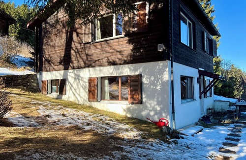 Malix Ski Chalet | Cozy chalet at 1600 meters altitude (near ski lift)
