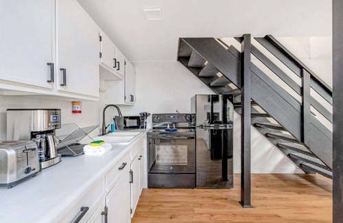 Ocean Shores Ski Chalet | Cozy Chalet in Ocean Shores located within steps from the beach