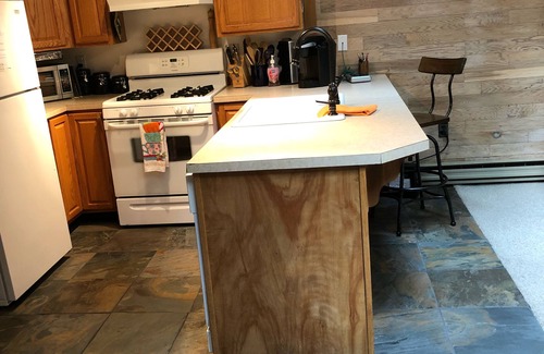 Enumclaw Cabin | Cozy Chalet near Crystal Mountain and Rainier