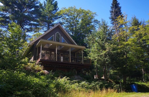 Duhamel Ski Chalet | Cozy Chalet next to beaches and hiking trail