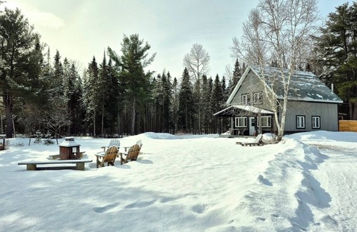 La Macaza Ski Chalet | Cozy chalet surrounded by pure nature with no neighbors in sight.