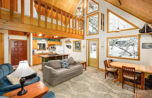 Alyeska Ski Chalet | Cozy chalet with breathtaking views, & walk to slopes - dogs welcome