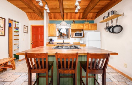Alyeska Ski Chalet | Cozy chalet with breathtaking views, & walk to slopes - dogs welcome