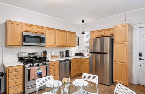 Summit - University House | Cozy Chic Retreat: 3BR Duplex in St. Paul