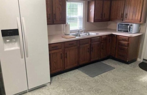 Newark Cottage | Cozy city cottage, one floor, covered porches, quiet neighborhood