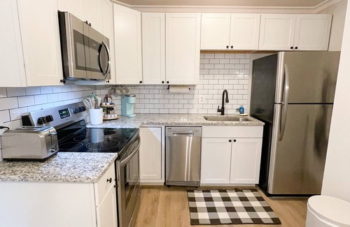 Leonardtown Apartment | Cozy clean apartment in the heart of Leonardtown!