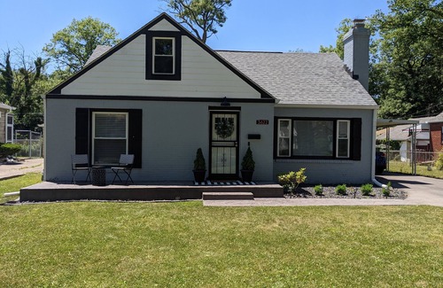 Martindale-Brightwood House | Cozy Clean Boho Bungalow for All-Star Weekend. 15 minutes from downtown.