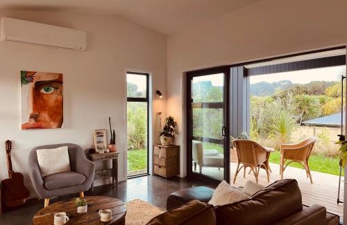 Raglan House | Cozy Coastal Living
