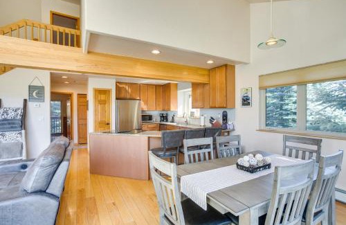 Edwards House | Cozy Colorado Retreat with Deck, Grill and Pool Access