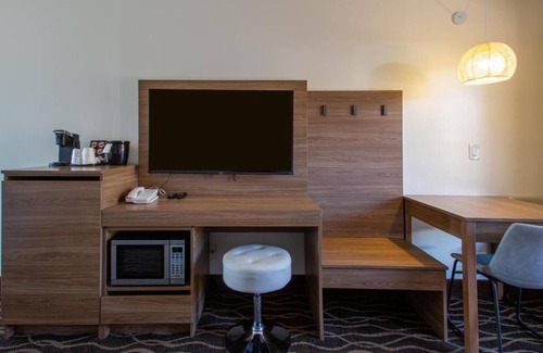 West Sedona Hotel | Cozy Comfort Queen Room Near Thunder Mountain
