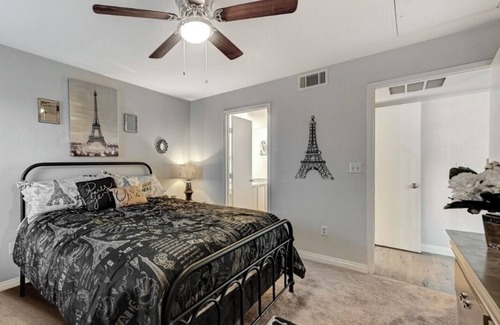 Las Vegas Apartment | Cozy Comfy Condo in Vibrant Las Vegas
