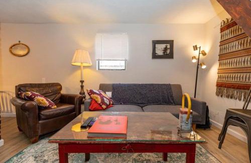 Mount Washington House | Cozy & Comfy Cottage in the City - w parking