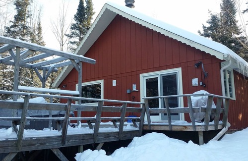 Stambaugh Ski Chalet | Cozy, comfy, rustic ski chalet at the foot of Ski Brule ski mountain
