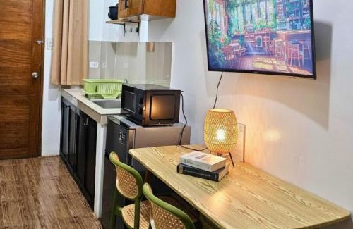 Albay Province Apartment | Cozy Condo AC Wi-Fi Netflix Ligao Natl Rd Rm 303