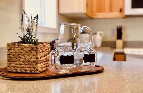 Medford Apartment | Cozy Condo in East Medford w/Pool and Hot Tub