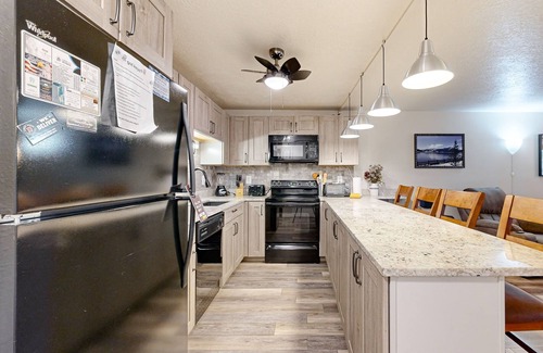 Silverthorne Condo | Cozy condo in great location - access to shared pool & game room