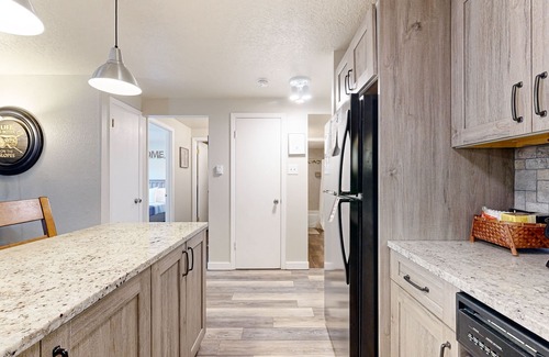 Silverthorne Condo | Cozy condo in great location - access to shared pool & game room