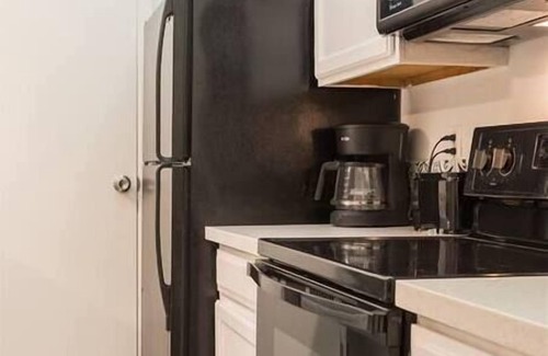 Mesa Condo | Cozy condo near MCC, pool, BBQ, covered parking