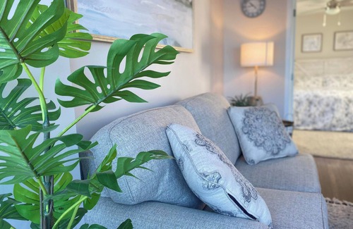 Southwest Calgary Apartment | Cozy condo, The heart of downtown - The Mission- Dog friendly