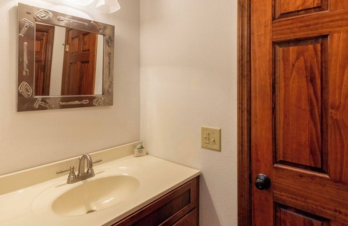Almond Apartment | Cozy Condo with Hot Tub & Stunning Views! Close to Bryson City & Fontana Lake