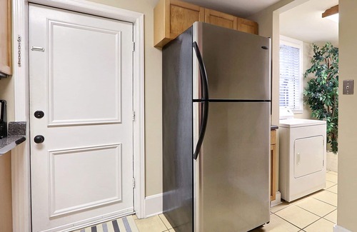 Historic Downtown Savannah Condo | Cozy Condo with Patio 1 Block to Forsyth Park