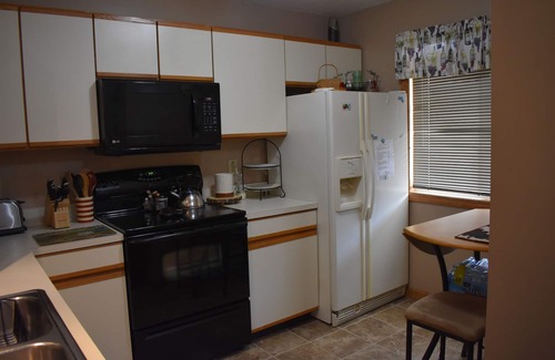 Center Conway Condo | Cozy condo with private access to the Saco River