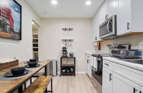Akron House | Cozy contemporary 3-bedroom Heights house with WiFi and AC in Akron